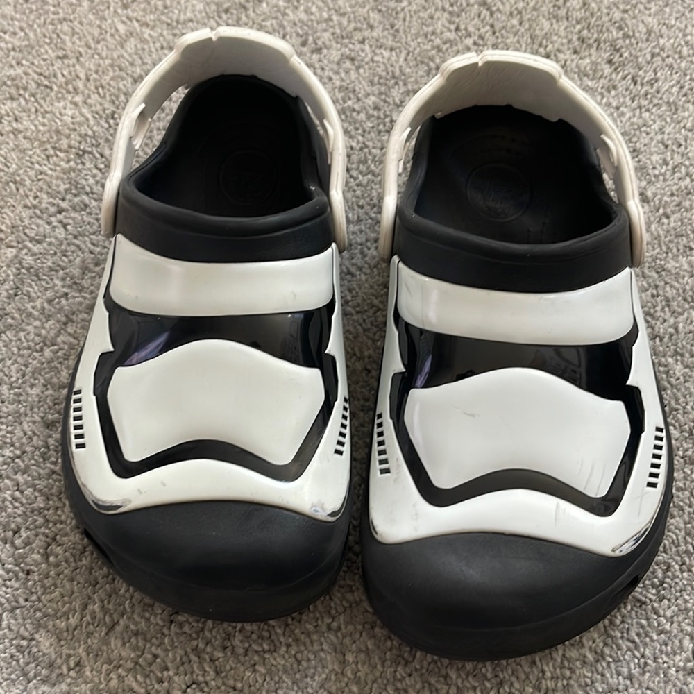 CROCS Star Wars size 1 GLOW IN THE DARK